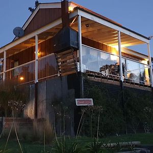 al pie de las sierras en villa del lago